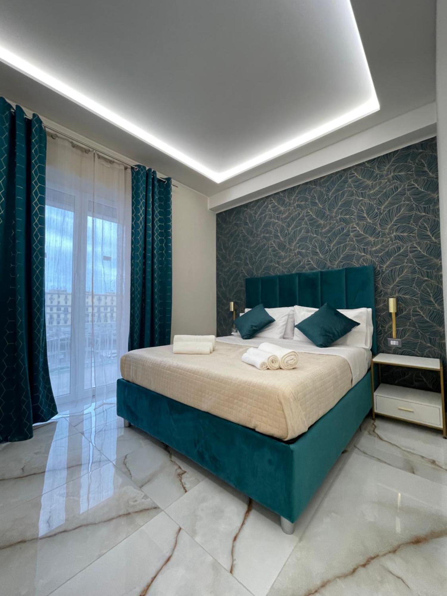 Napoli Central Suites 招待所 *